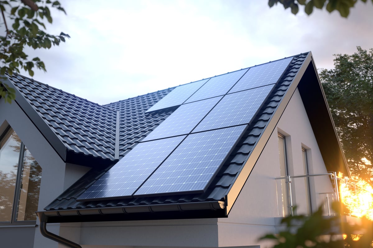 Familia ahorrando con paneles solares en CDMX